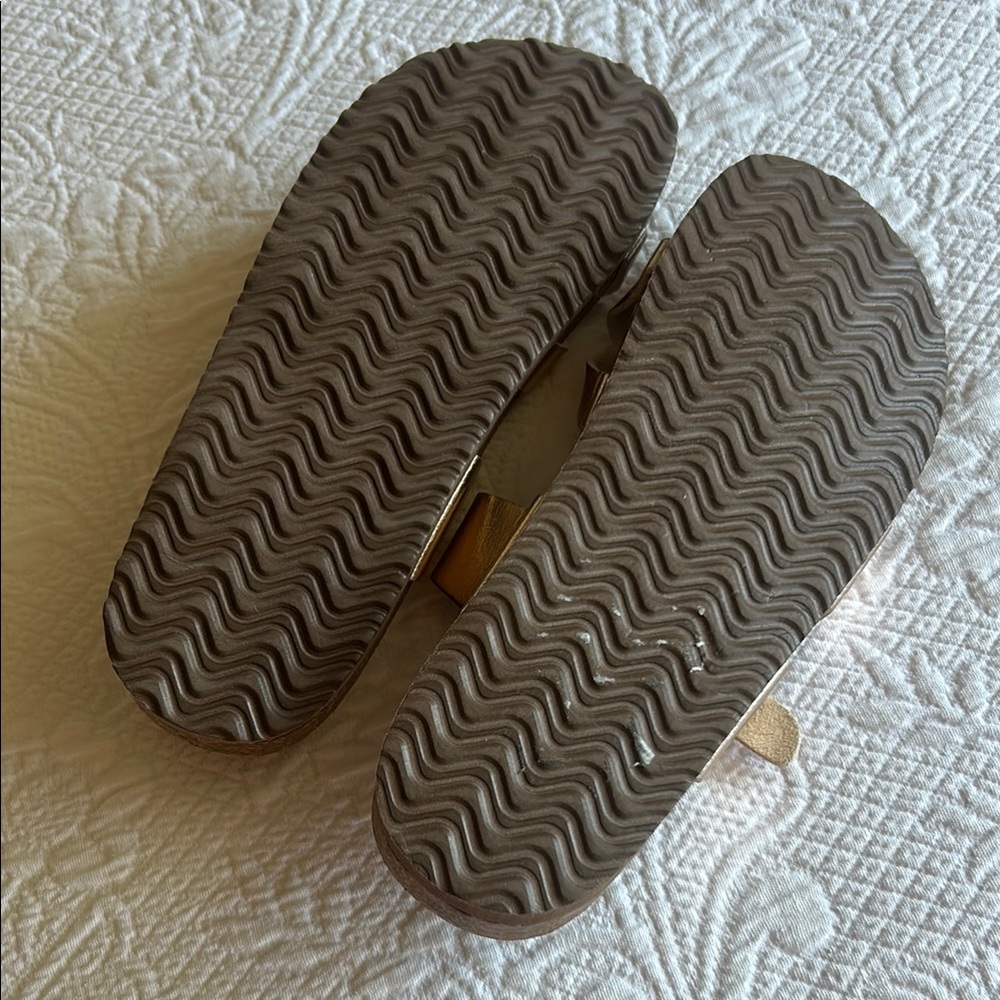 Steve Madden Metallic Sandals with Buckle Straps - Picture 4 of 4